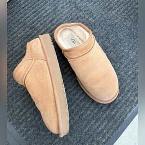 UGG Classic Slipper Cognac